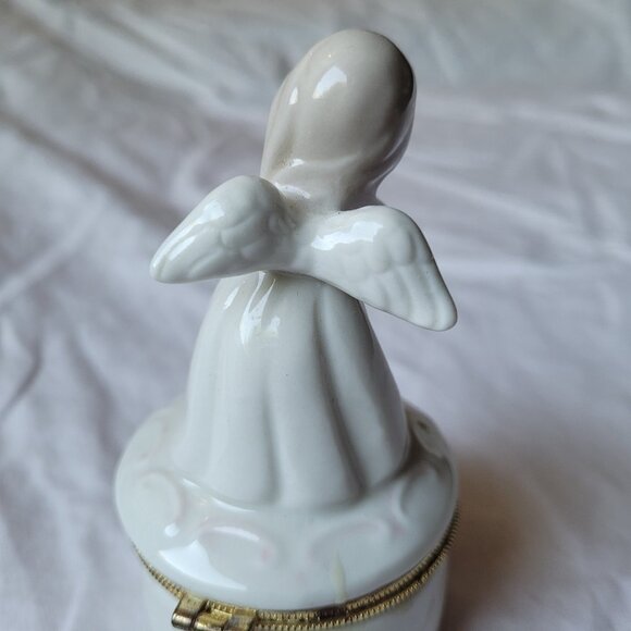Angel Porcelain Trinket Box Harp Floral Vintage Gold Tone Trim Clasp Ring Box - Picture 5 of 15